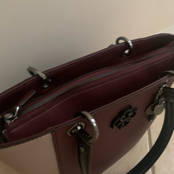 GUESS Handbag - Picture 6 of 8